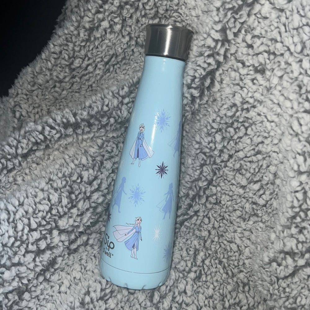 Cute Disney Frozen Sip by Swell, like new, S'wellest, 15 oz water bottle